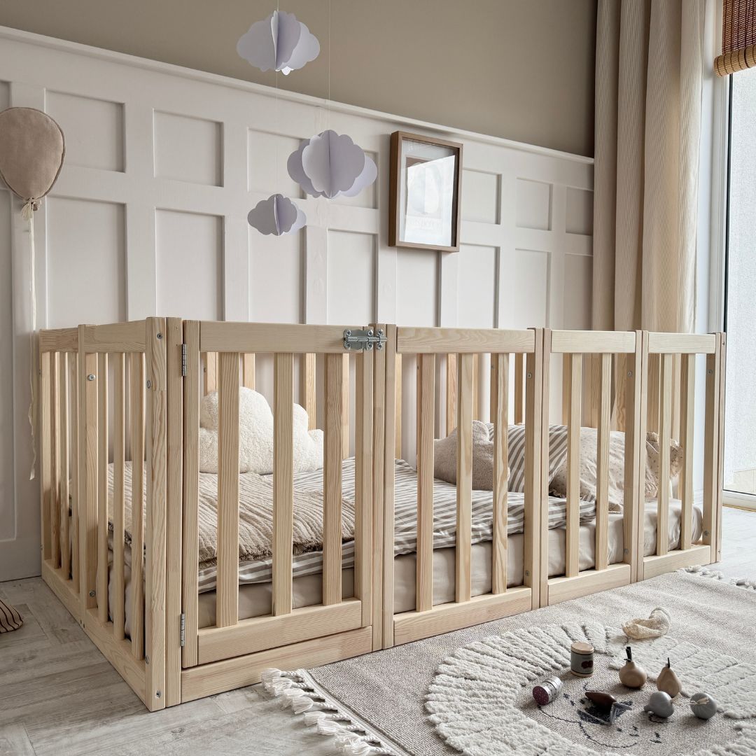 Luloo Modulo Up Natúr Montessori Magas Rácsos Gyerekágy Zárható Ajtóval (120x190 cm)
