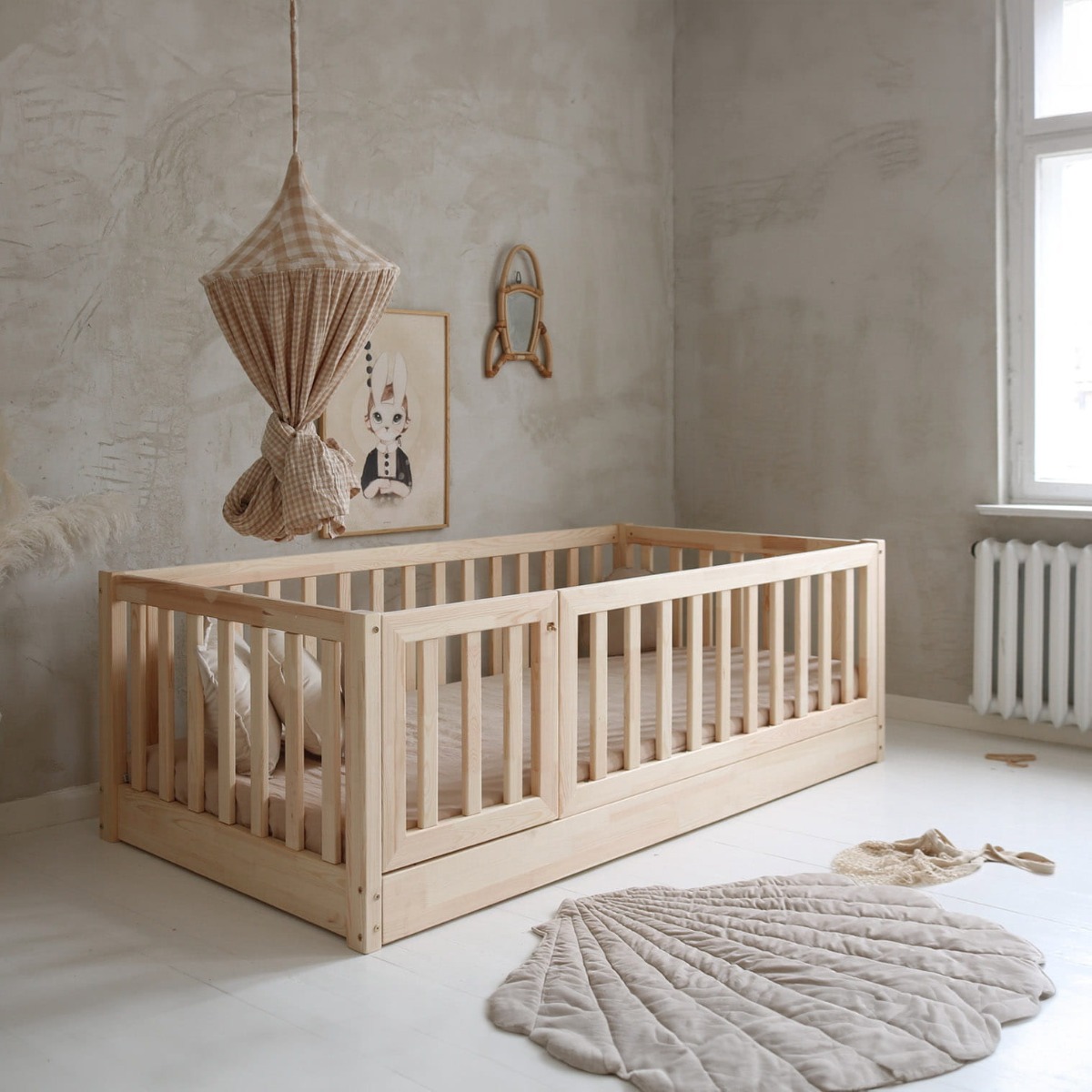 Luloo Bambi Natúr Montessori Vastag Rácsos Gyerekágy Zárható Ajtóval (120x200 Cm)